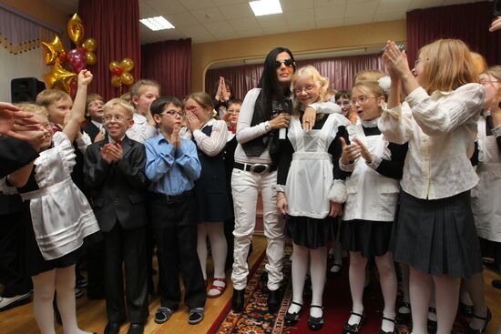 Diana Gurtskaya meets with visually-impaired children