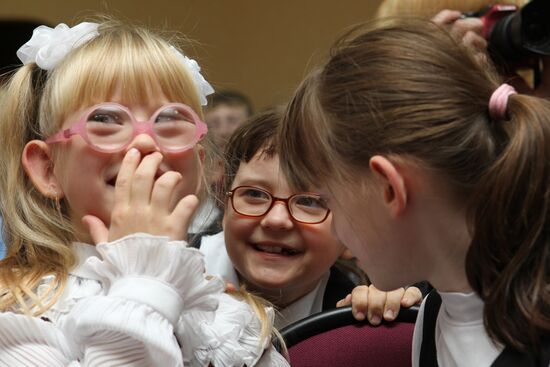 Diana Gurtskaya meets with visually-impaired children
