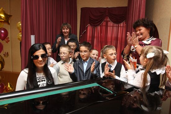 Diana Gurtskaya meets with visually-impaired children