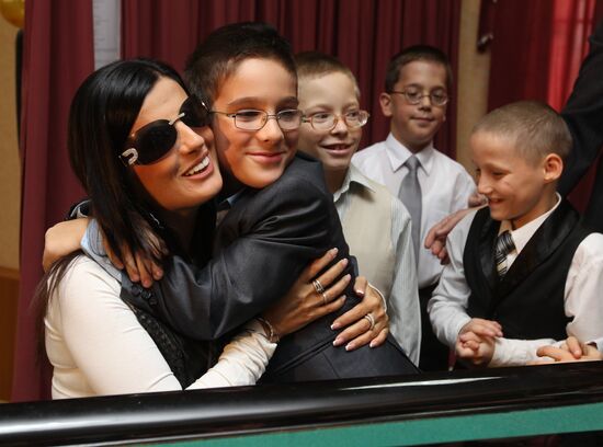 Diana Gurtskaya meets with visually-impaired children