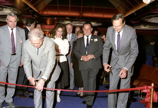 Opening of French restaurant "Riviere"