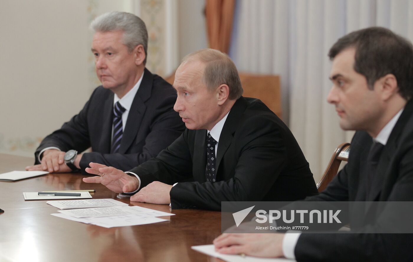 Vladimir Putin meets with United Russia party leadership