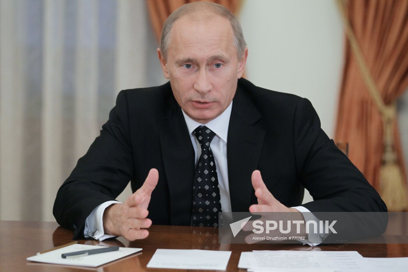 Vladimir Putin meets with United Russia party leadership