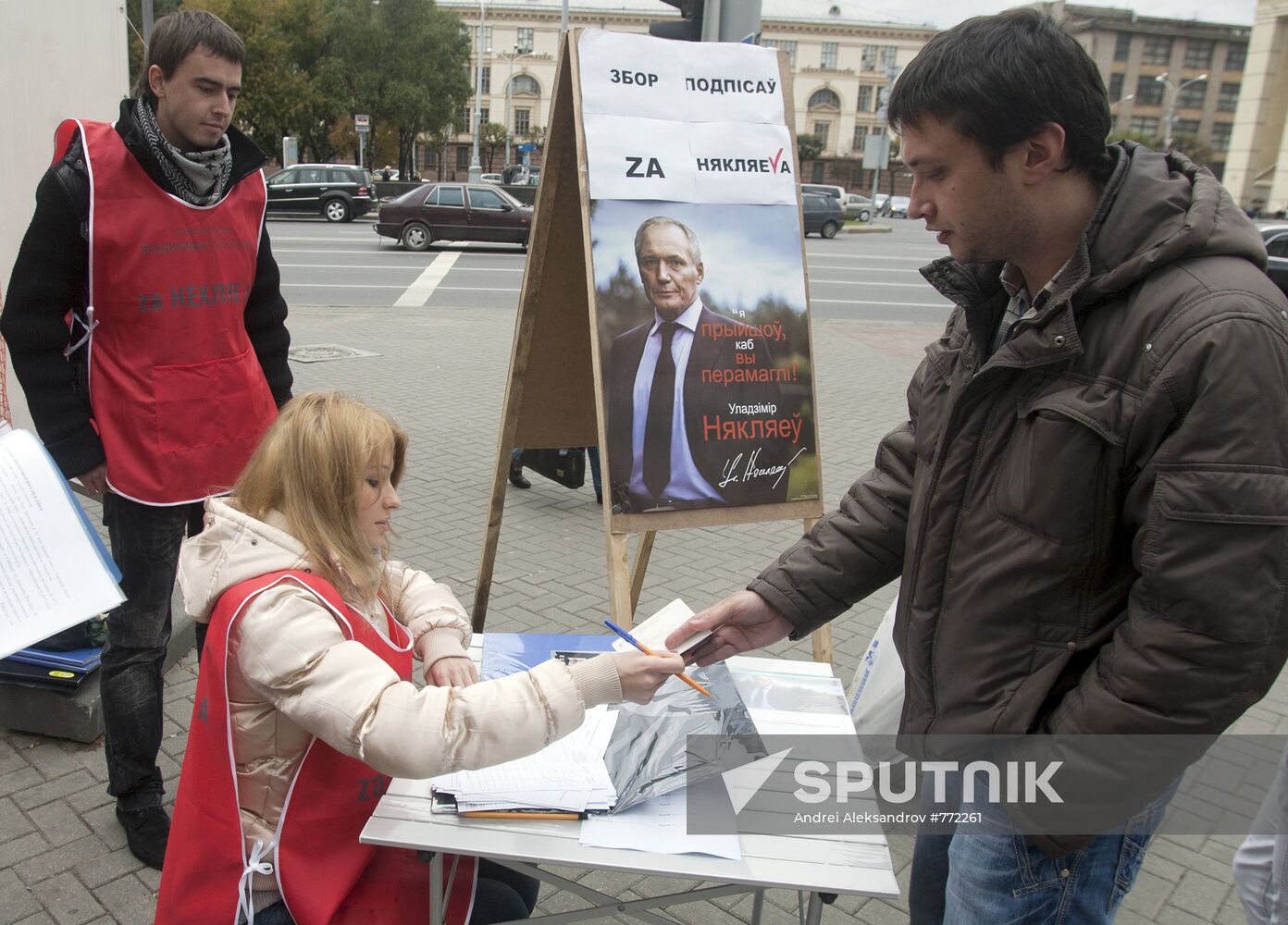 Collecting signatures for Vladimir Neklaev
