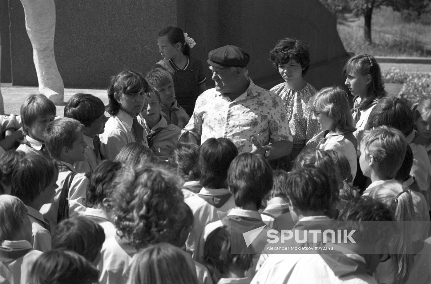 Czechoslovak pioneers on Gagarin field