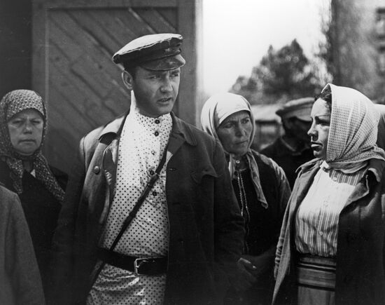 Still from film "Gori, gori, moya zvezda"