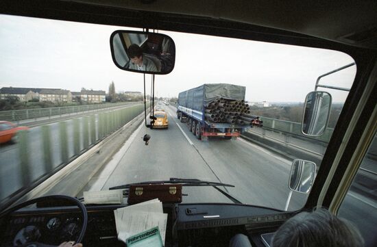 Tube-rolling plant products being transported