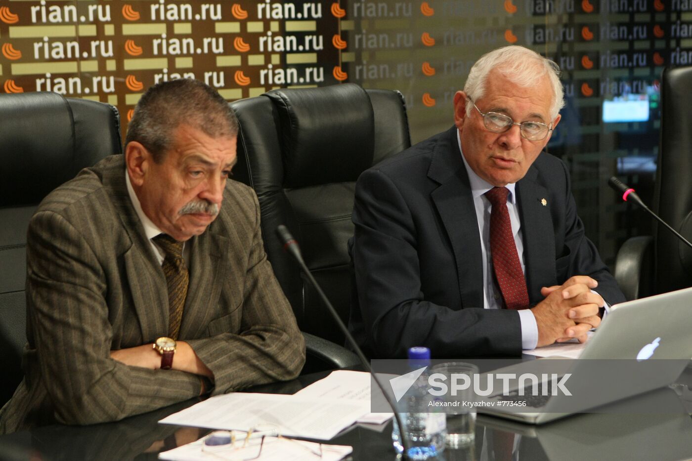 Press conference given by Leonid Roshal and Mikhail Kuzmenko