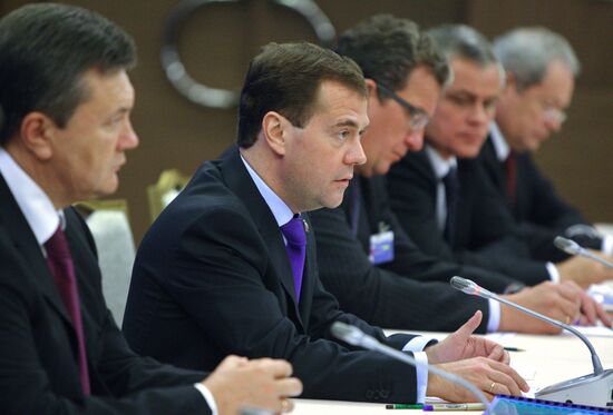 Dmitry Medvedev, Viktor Yanukovich attend Gelendzhik forum