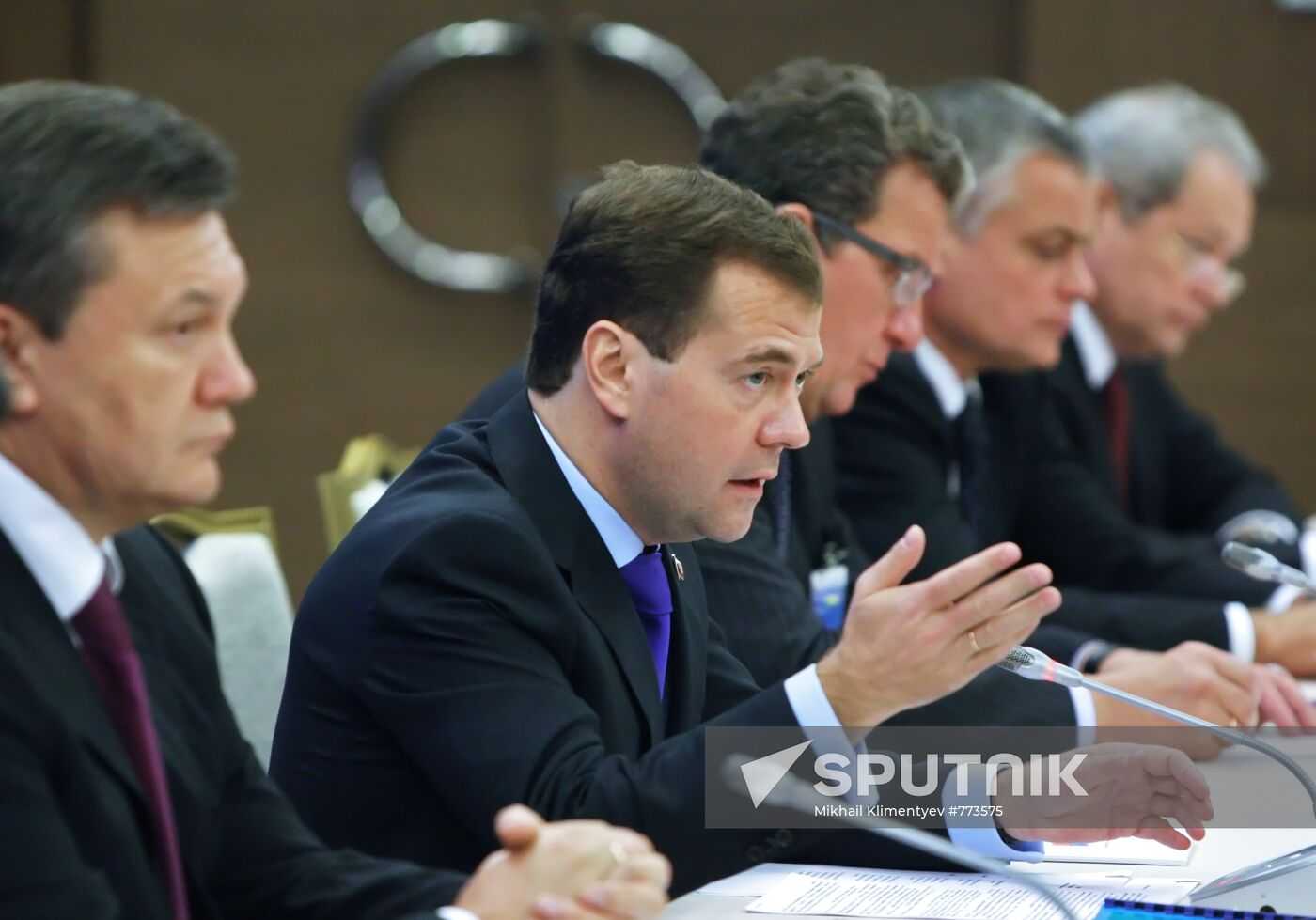 Dmitry Medvedev, Viktor Yanukovich attend Gelendzhik forum
