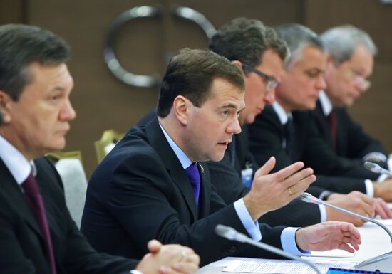 Dmitry Medvedev, Viktor Yanukovich attend Gelendzhik forum
