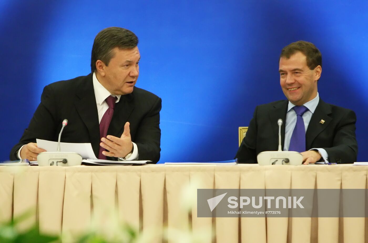 Dmitry Medvedev, Viktor Yanukovich attend Gelendzhik forum
