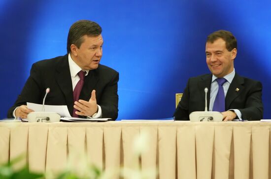 Dmitry Medvedev, Viktor Yanukovich attend Gelendzhik forum