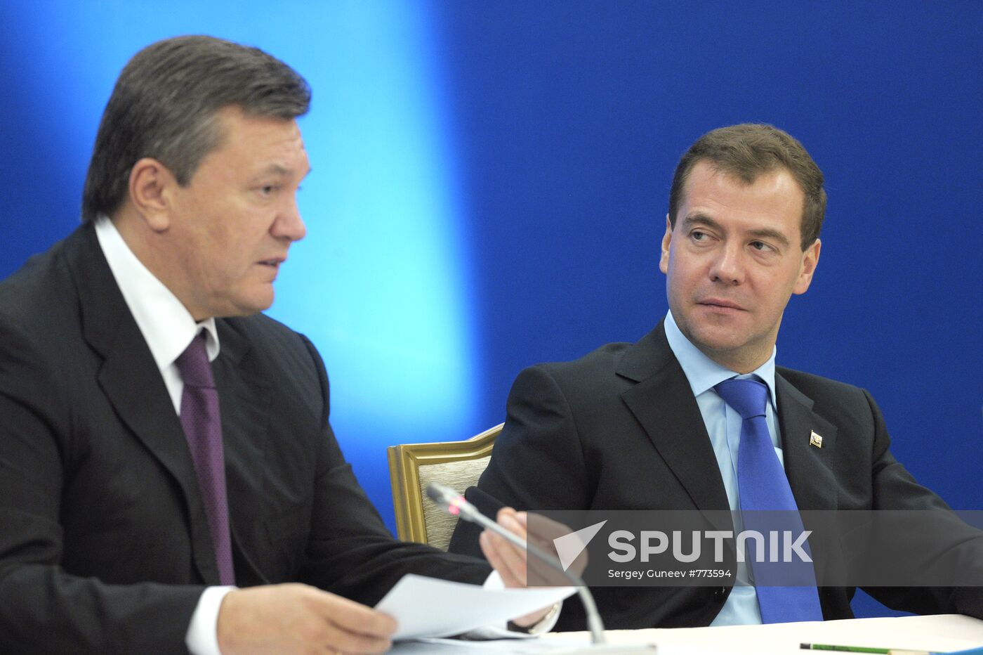 Dmitry Medvedev, Viktor Yanukovich attend Gelendzhik forum