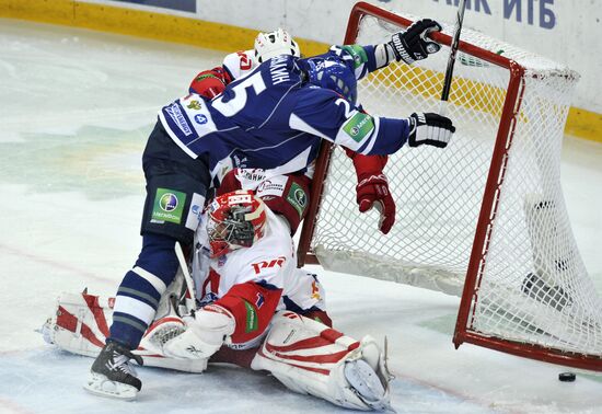 Hockey. KHL. Dinamo (Moscow) vs Lokomotiv