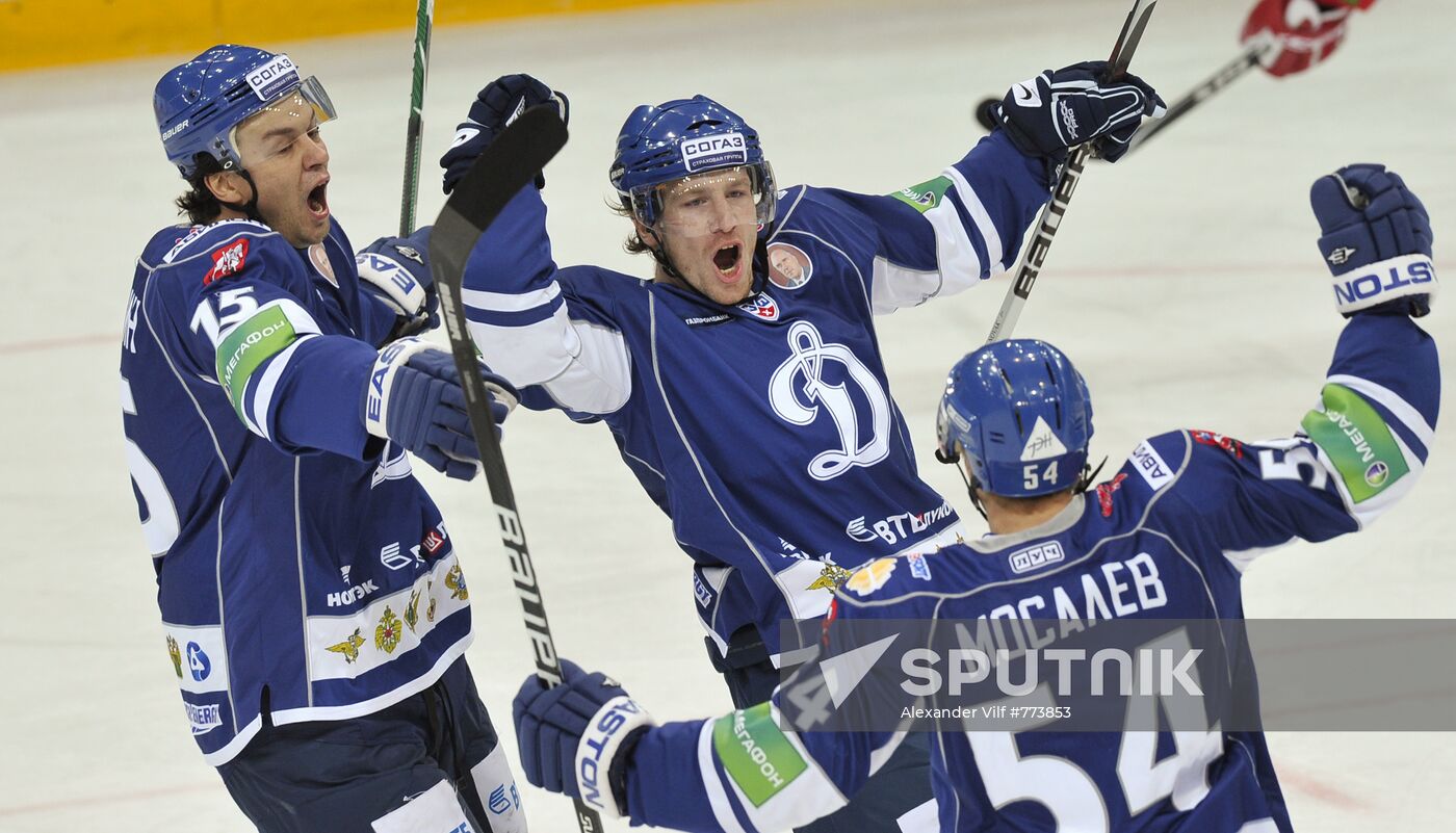 Hockey. KHL. Dinamo (Moscow) vs Lokomotiv