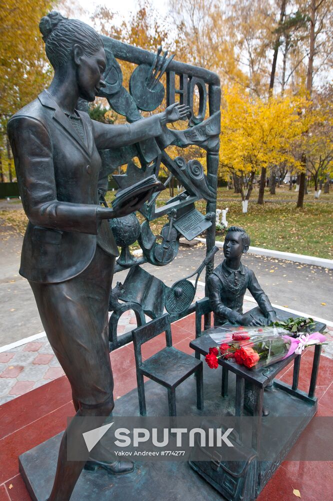 "My First Teacher" statue unveiled in Tomsk