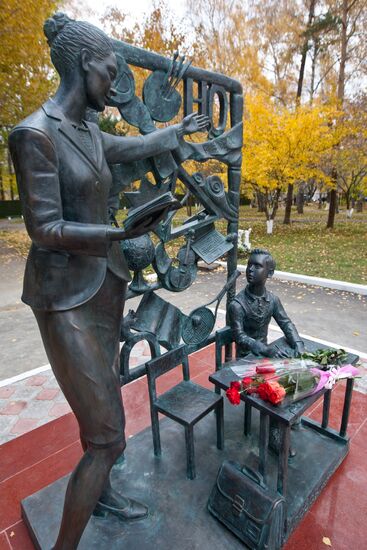 "My First Teacher" statue unveiled in Tomsk