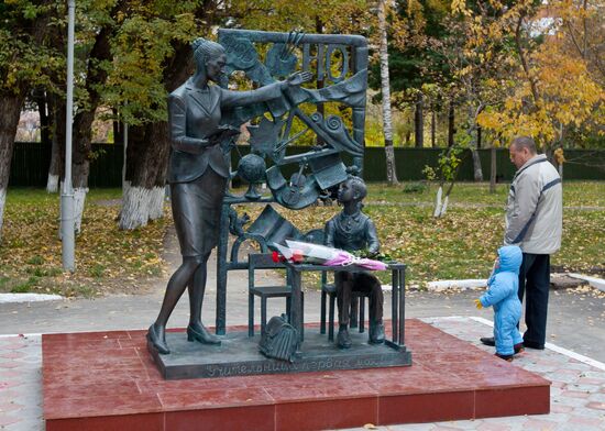 "My First Teacher" statue unveiled in Tomsk