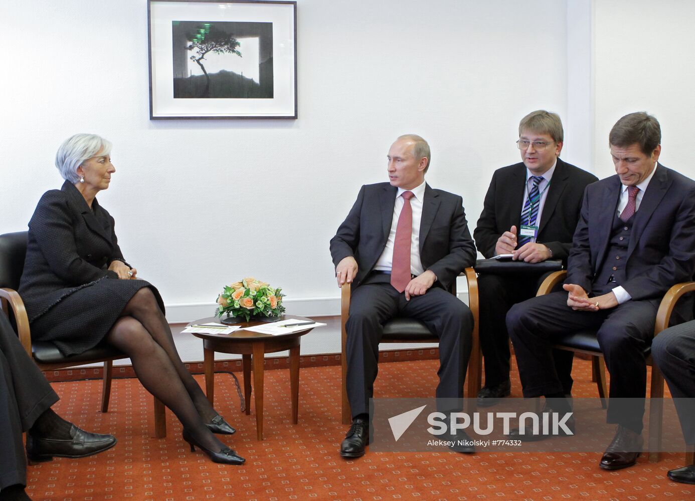 Vladimir Putin meets with Christine Lagarde