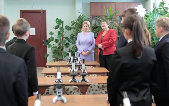 Russia's first lady Svetlana Medvedeva visits her old school