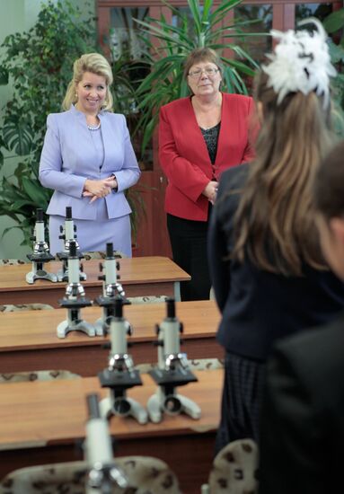 Russia's first lady Svetlana Medvedeva visits her old school