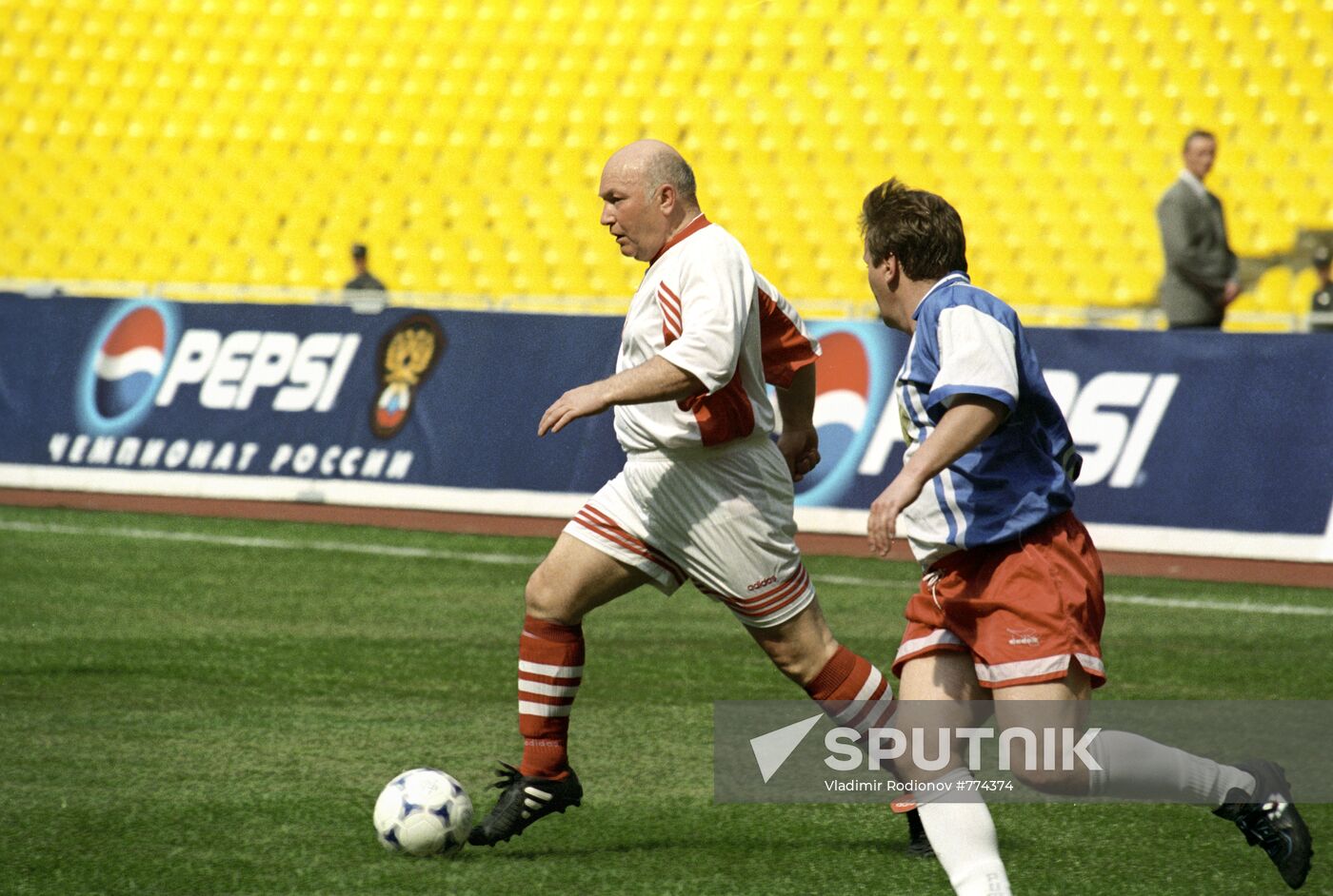 Yury Luzhkov leads ball