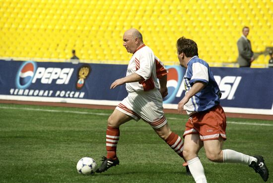 Yury Luzhkov leads ball