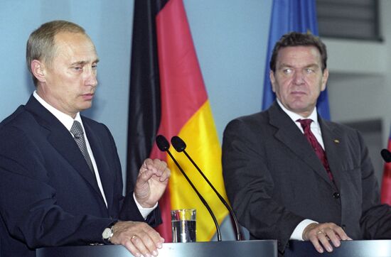 Vladimir Putin and Gerhard Schroeder