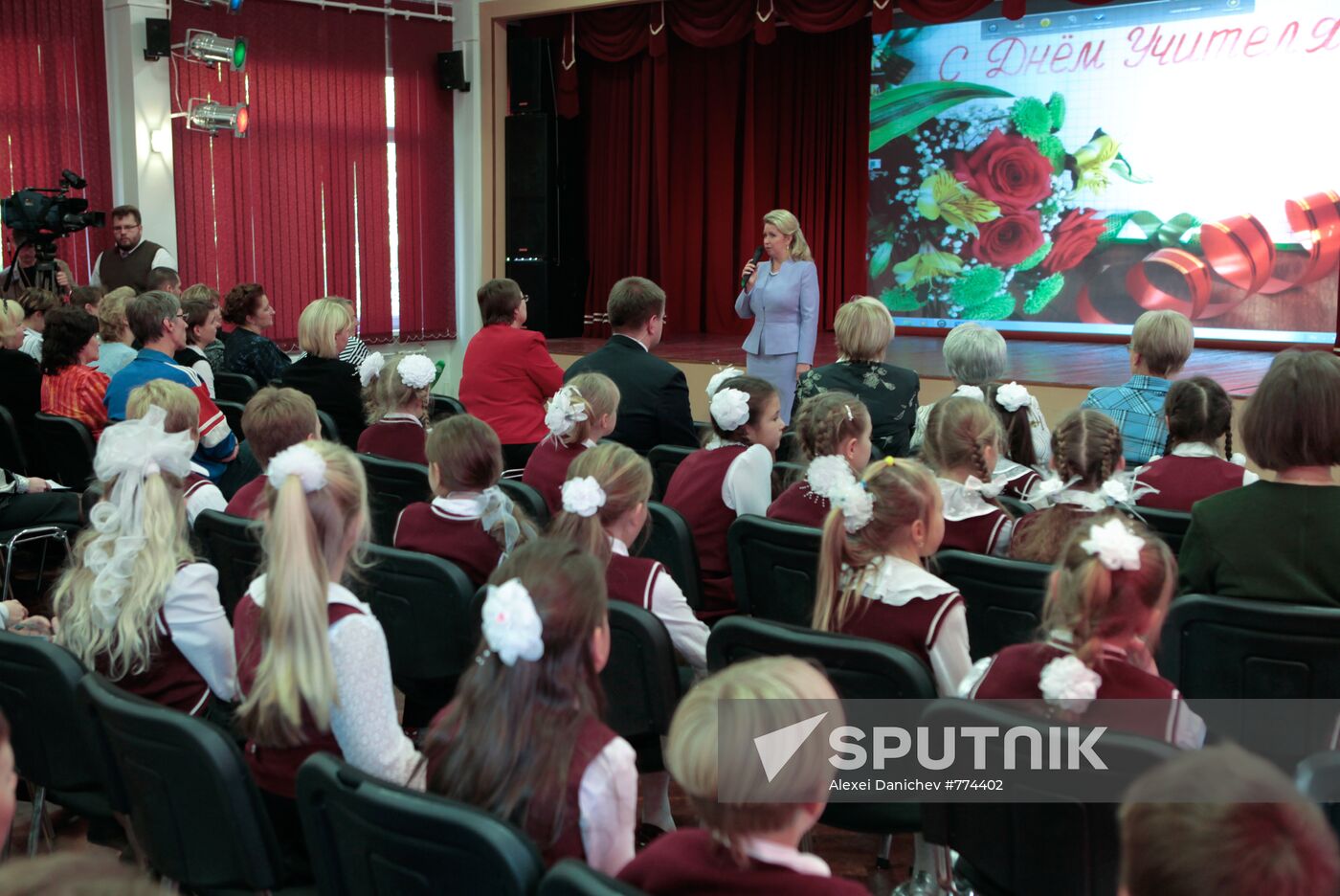 Russia's first lady Svetlana Medvedeva visits her old school