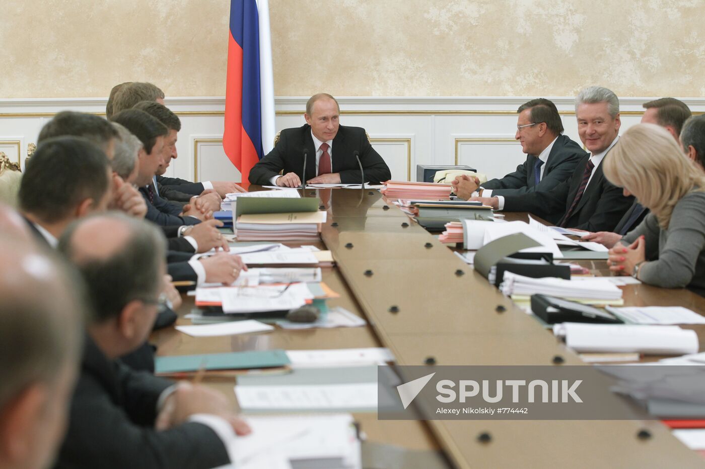 Vladimir Putin chairs Government Presidium meeting