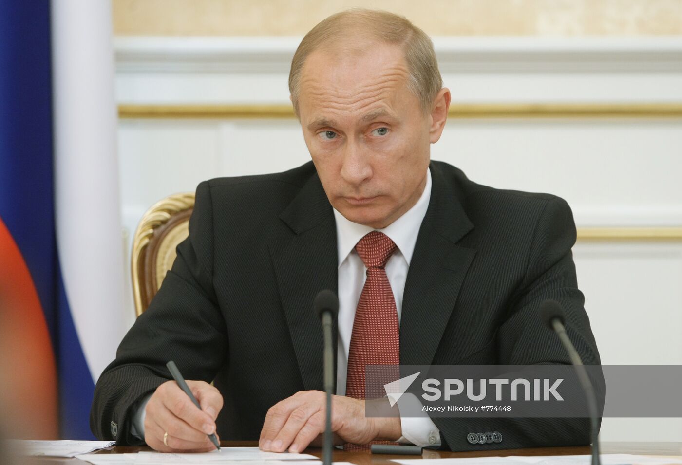 Vladimir Putin chairs Government Presidium meeting