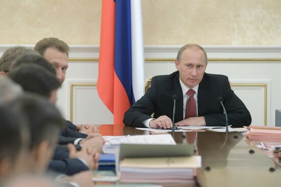 Vladimir Putin chairs Government Presidium meeting