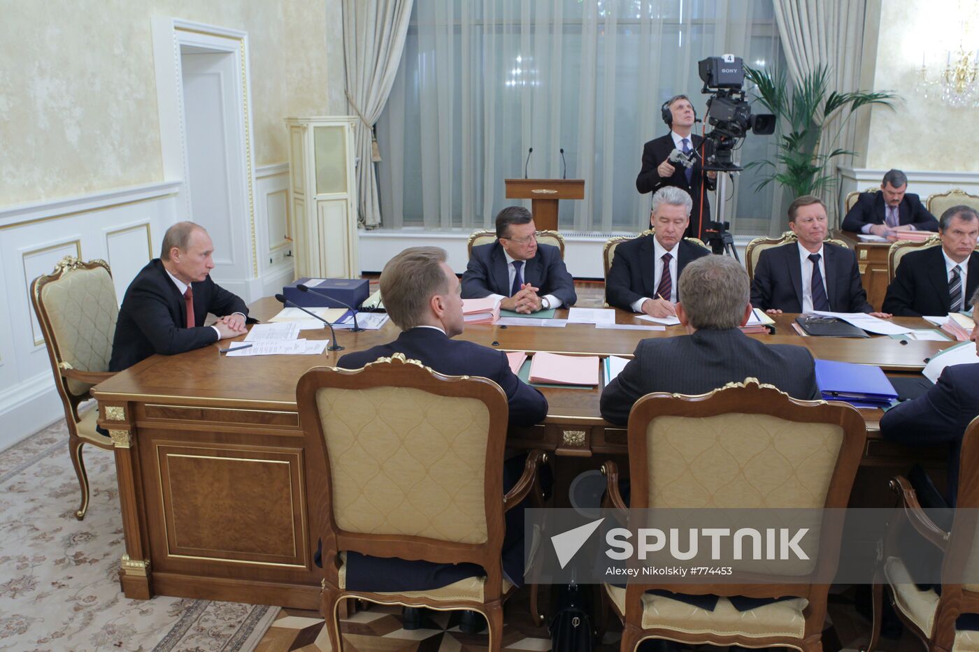 Vladimir Putin chairs Government Presidium meeting