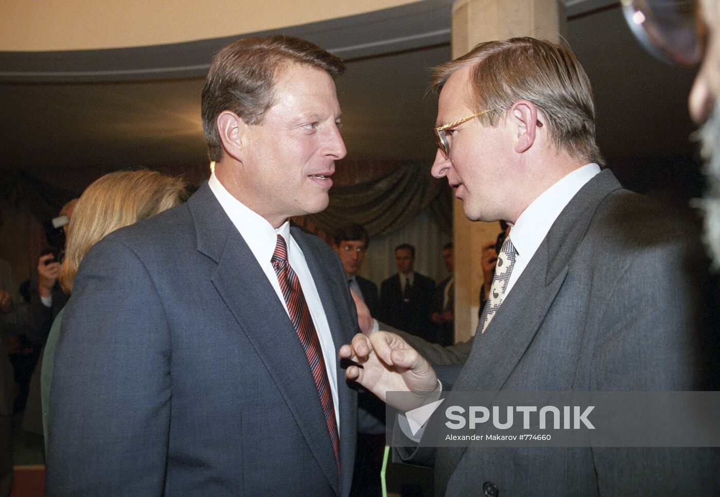 Politicians Albert Gore and Alexander Shokhin