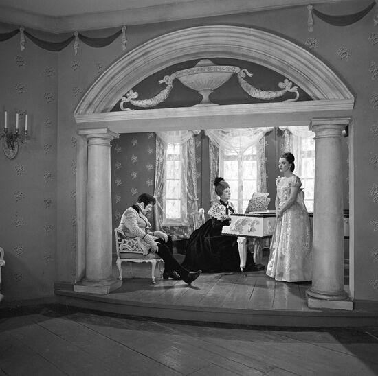 Scene from movie Uncle's Dream