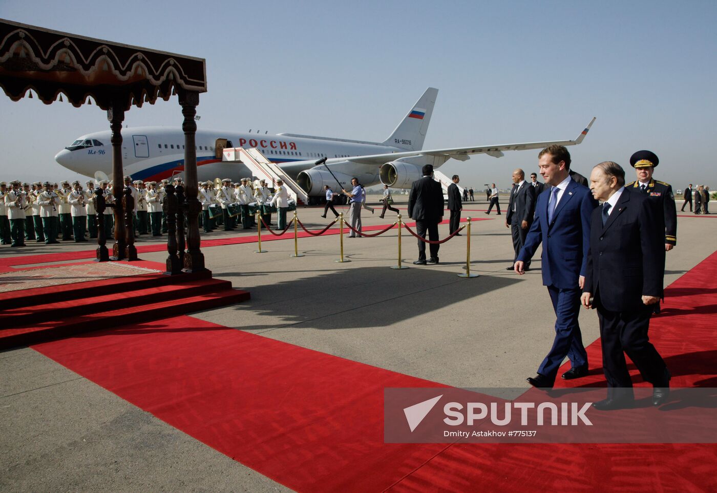 Dmitry Medvedev pays official visit to Algeria