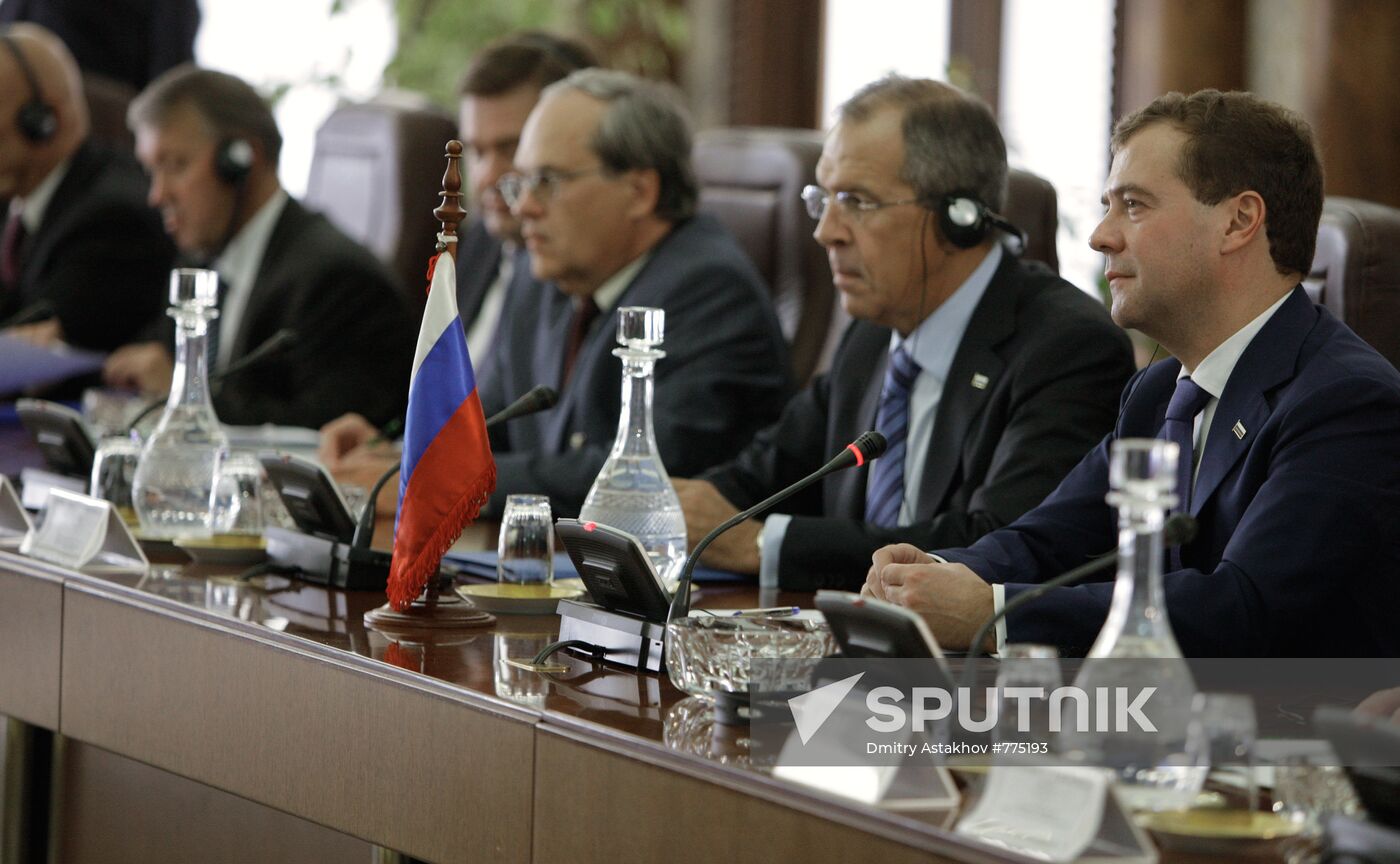 Dmitry Medvedev pays official visit to Algeria
