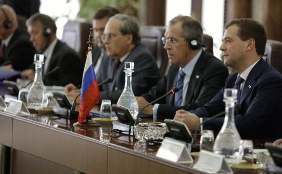 Dmitry Medvedev pays official visit to Algeria