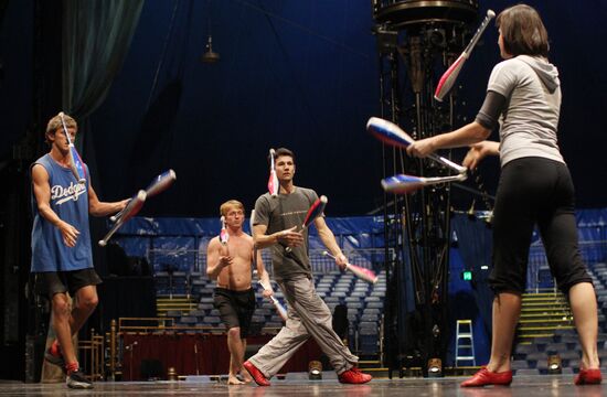 Jugglers of Cirque du Soleil