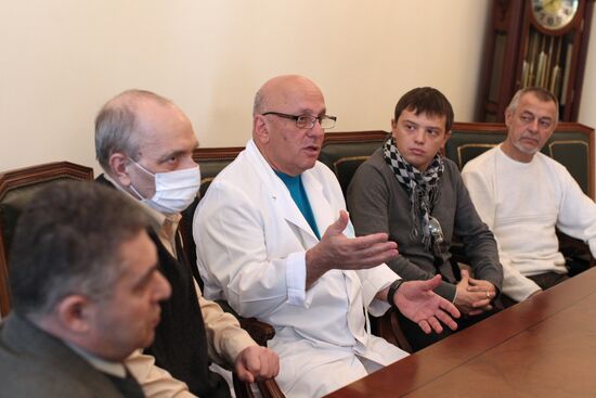 Mogeli Khubutiya meets with former patients