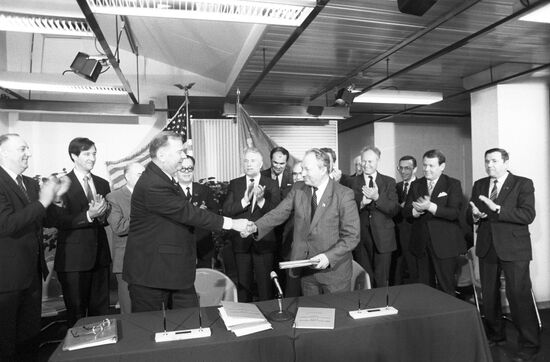 Signing of agreement on launching PRIS joint enterprise