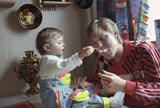 Football player Igor Kolyvanov with daughter