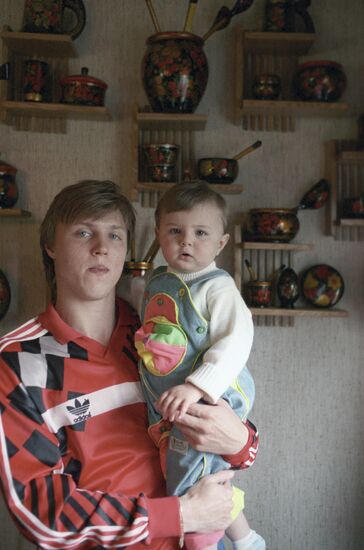 Football player Igor Kolyvanov with daughter