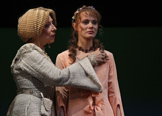 Inna Churikova, Alla Yuganova