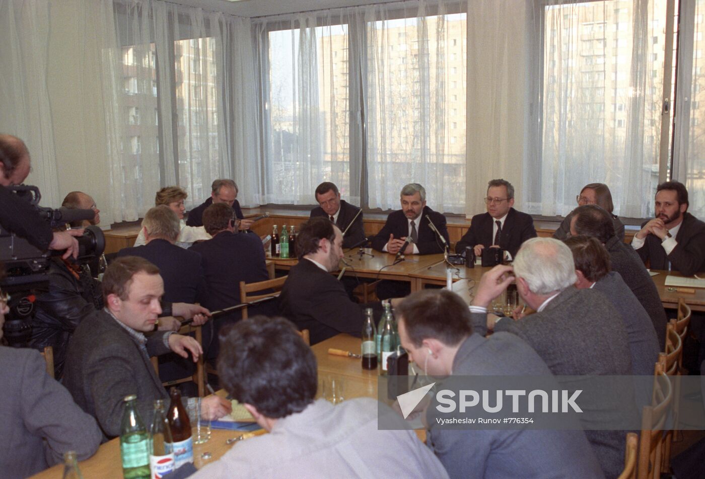 Press conference of Polish Prime Minister Jan Bielecki