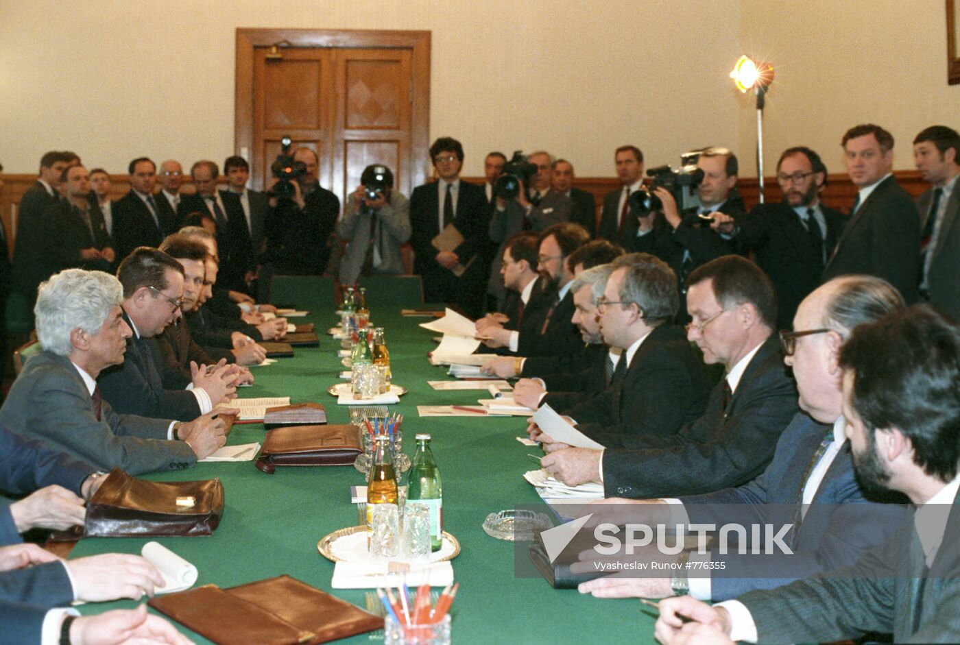 Valentin Pavlov meeting with Jan Bielecki