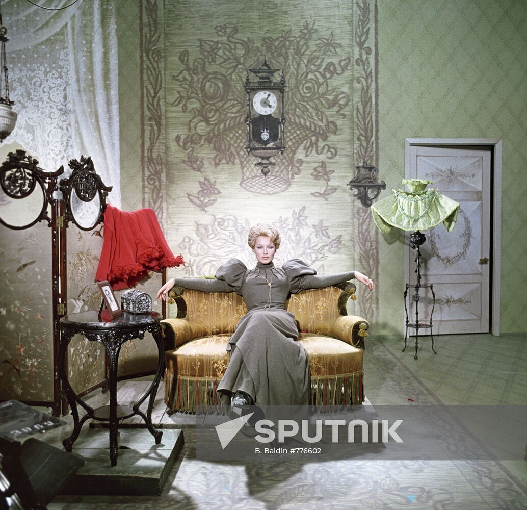 Marina Vlady as Lika Mizinova