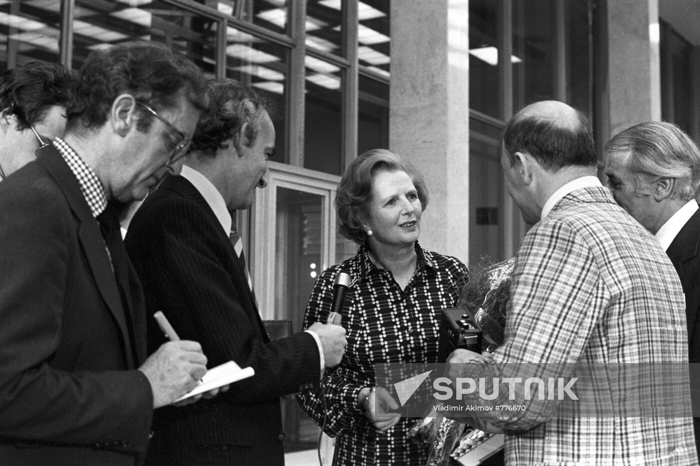 Margaret Thatcher interviewed by Soviet journalists
