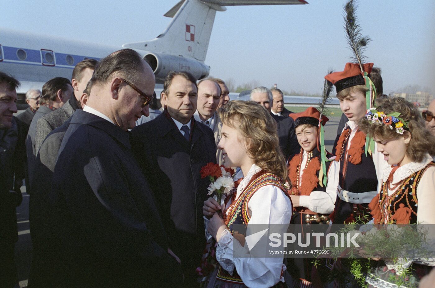 Polish President Wojciech Jaruzelski visiting Kiev